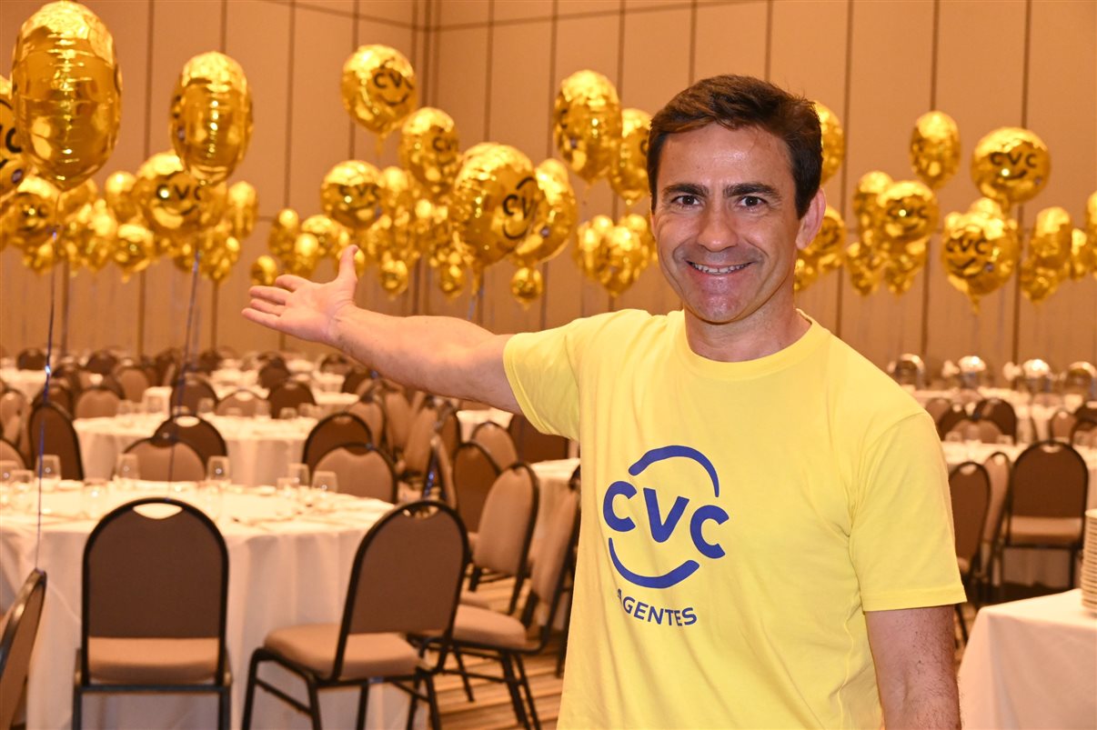 Equipes da CVC e PBTur preparam almoço para os agentes