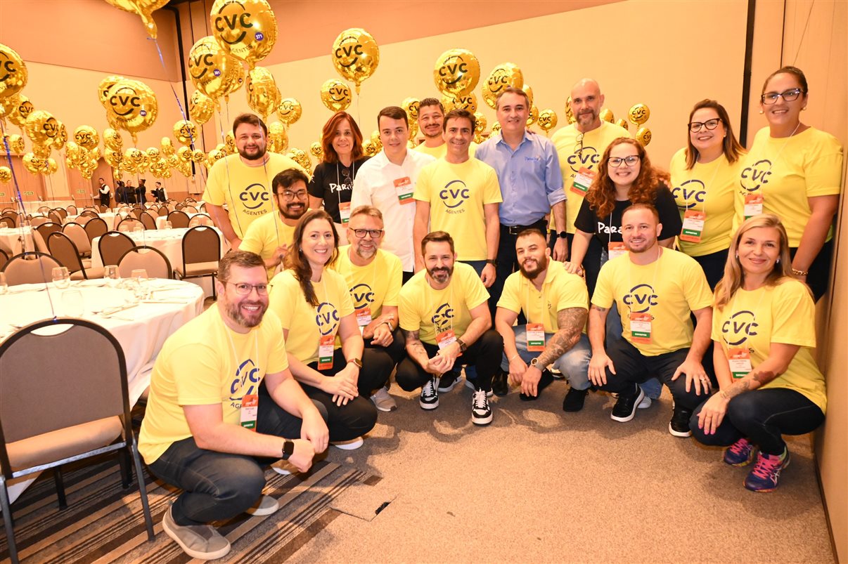 Equipes da CVC e PBTur preparam almoço para os agentes