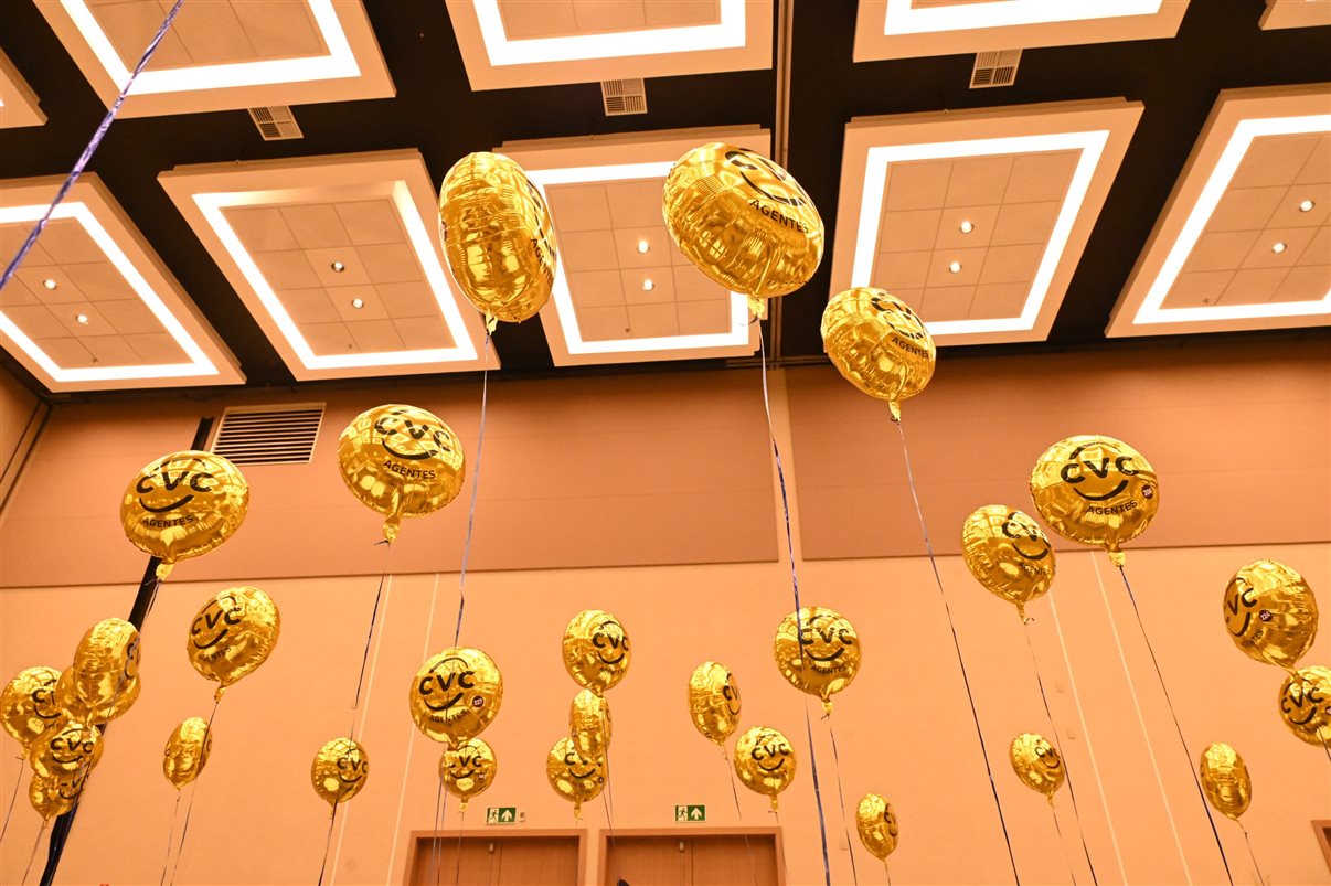 Equipes da CVC e PBTur preparam almoço para os agentes