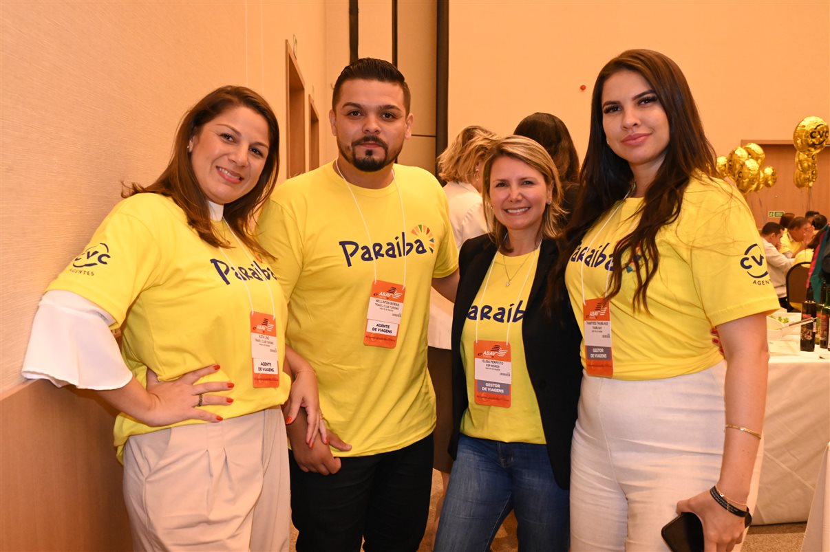 Equipes da CVC e PBTur preparam almoço para os agentes