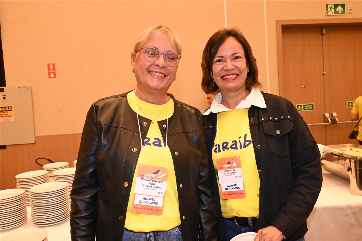 Equipes da CVC e PBTur preparam almoço para os agentes