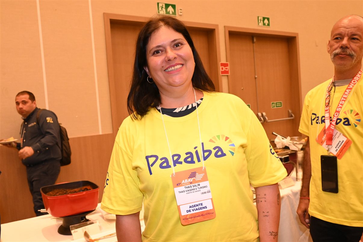 Equipes da CVC e PBTur preparam almoço para os agentes