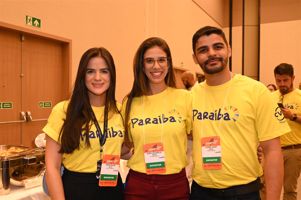 Equipes da CVC e PBTur preparam almoço para os agentes