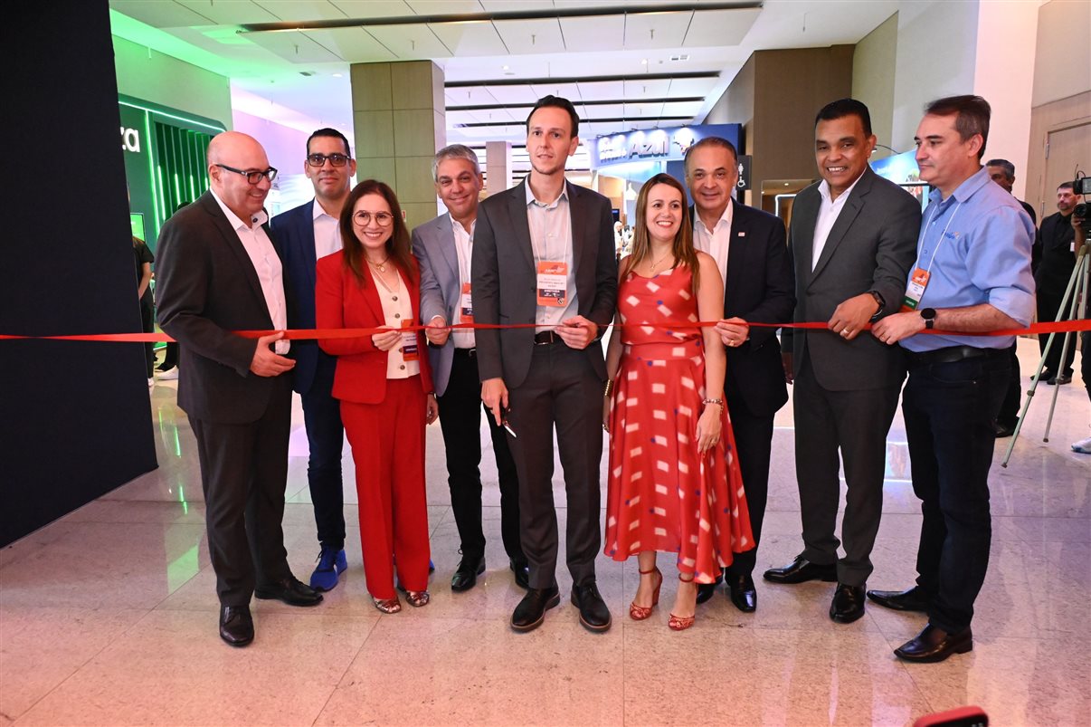 Tatiana Harfush e Luiz Castro, da Setur-BA