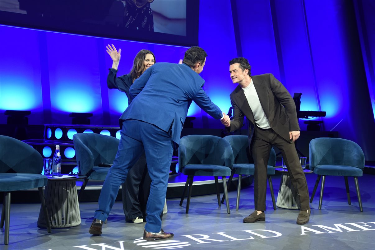 Orlando Bloom no espaço MSC Foundation, dentro do navio