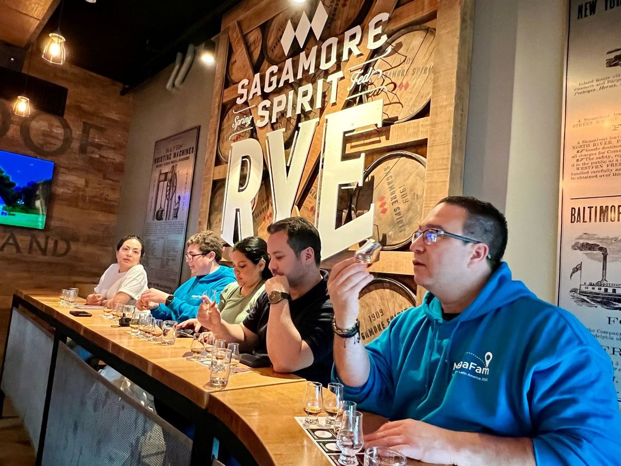 Grupo conheceu a equipe do Destination DC