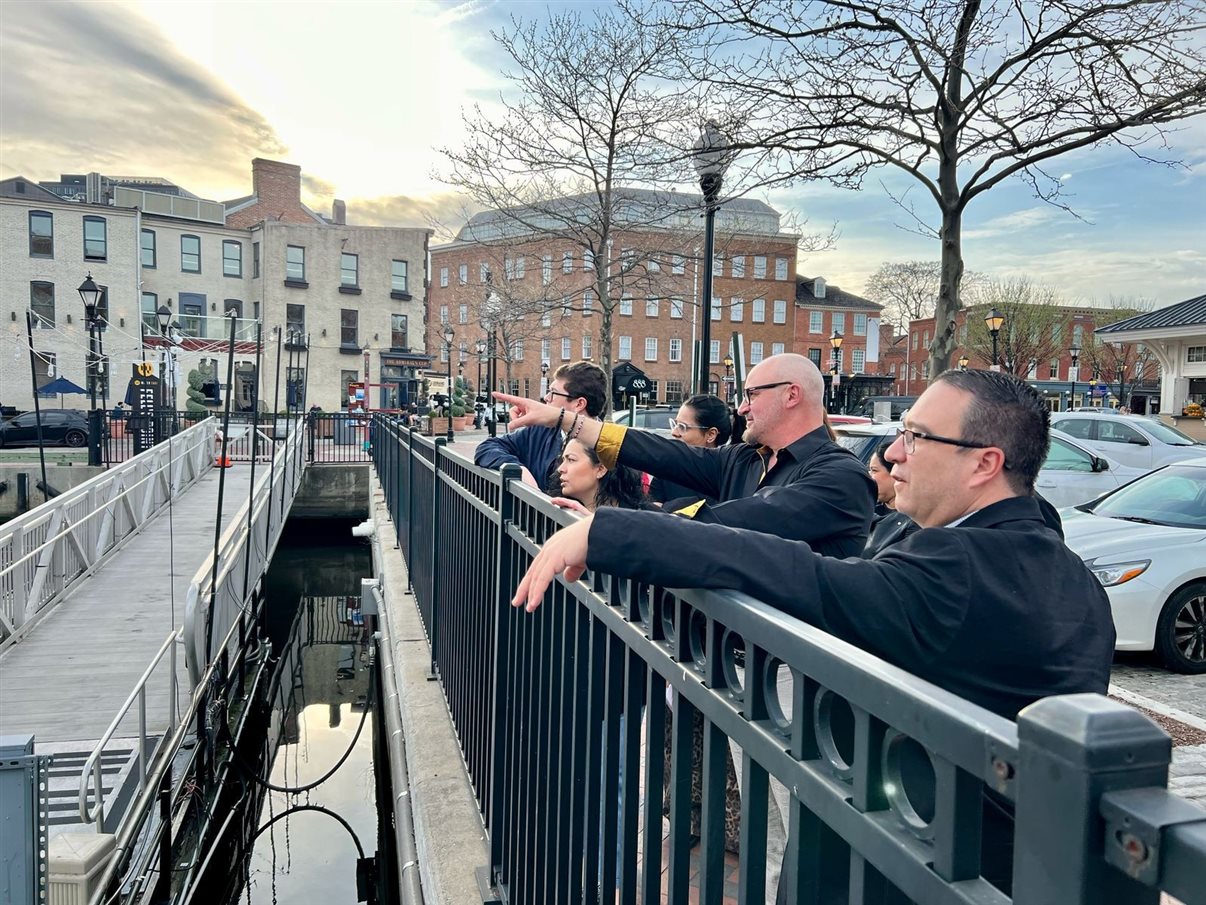 Grupo conheceu a equipe do Destination DC