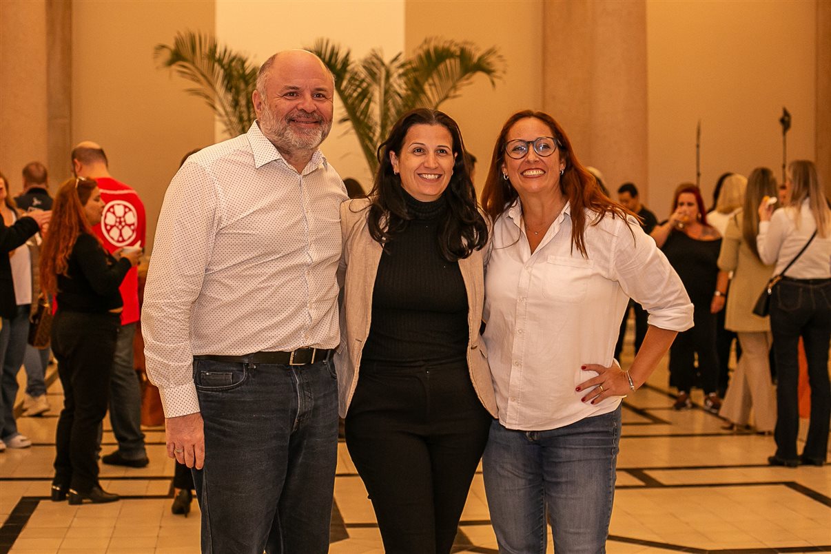 Patrícia Ribeiro, Executiva de Contas do Lufthansa Group, Agente Guilherme  Samuel e Daniela Anele, ambos Comercial da Flytour Business 
