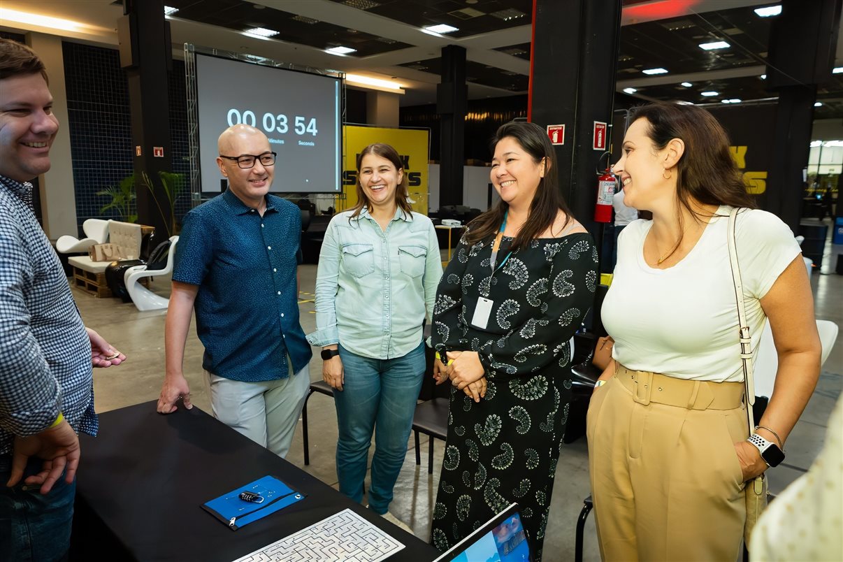 Patrícia Ribeiro, Executiva de Contas do Lufthansa Group, Agente Guilherme  Samuel e Daniela Anele, ambos Comercial da Flytour Business 