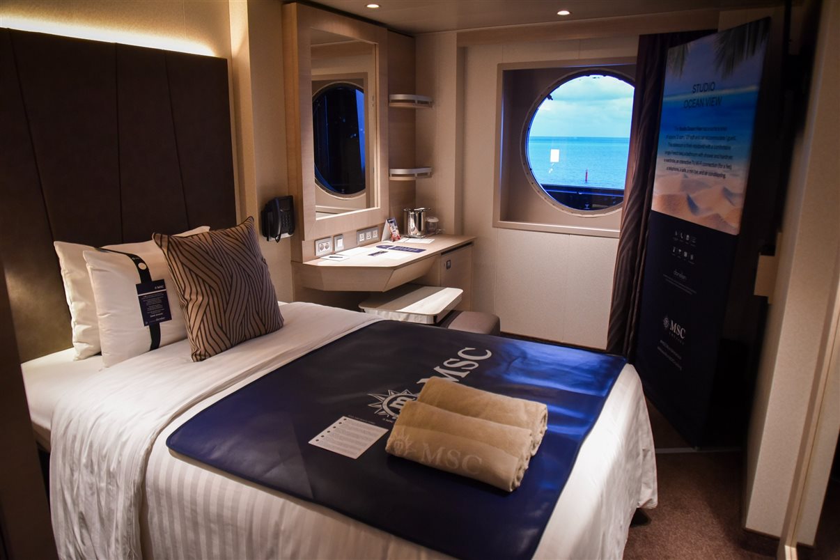 Começamos pela Yacht Club, área mais privativa dos navios MSC. No MSC World America os quatos desse setor também chamam atenção pelo espaço amplo