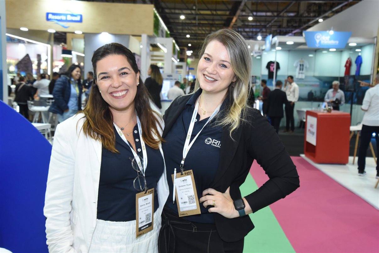 Artur Luiz Andrade, da PANROTAS, e Rosália Lucas, secretária de Turismo da Paraíba