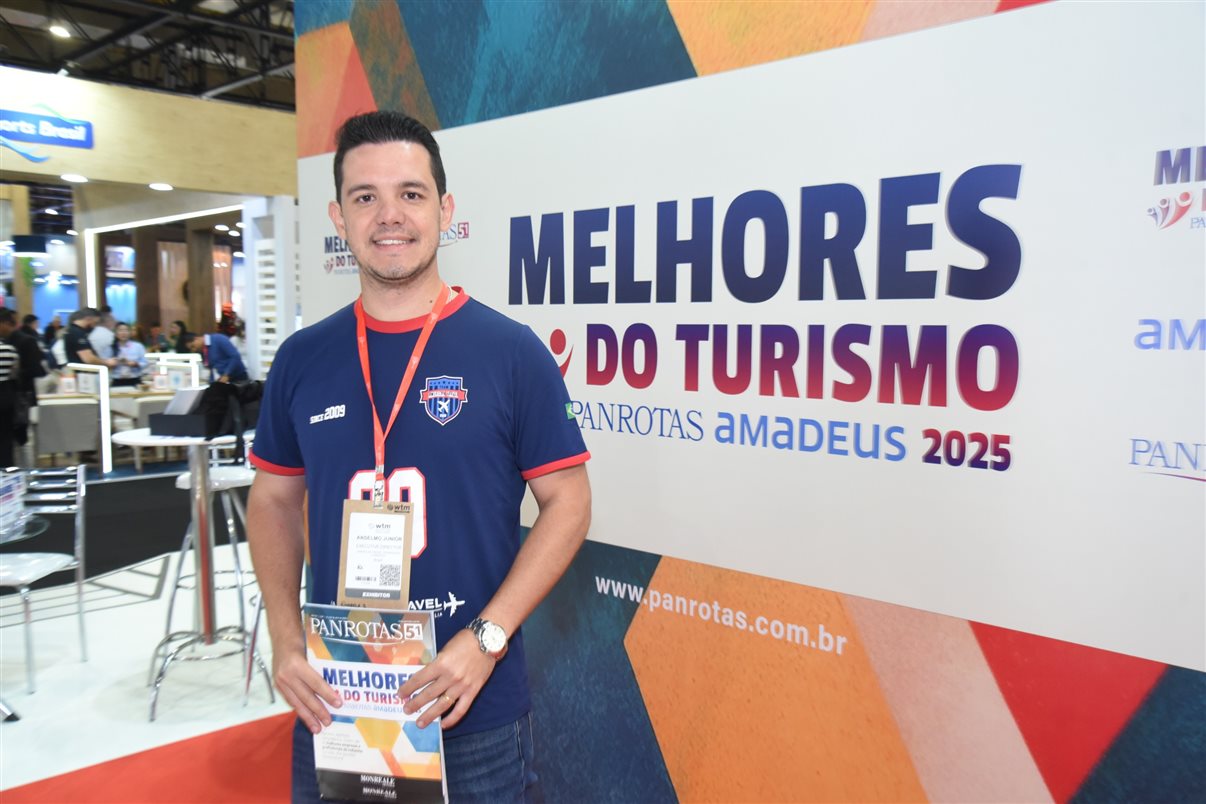 Artur Luiz Andrade, da PANROTAS, e Rosália Lucas, secretária de Turismo da Paraíba