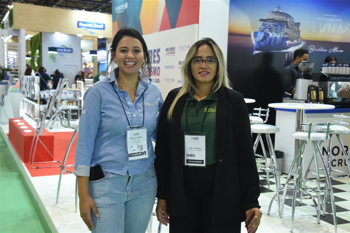 Artur Luiz Andrade, da PANROTAS, e Rosália Lucas, secretária de Turismo da Paraíba
