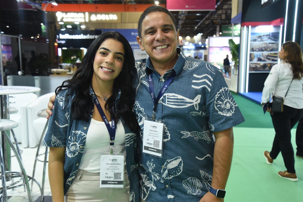 Artur Luiz Andrade, da PANROTAS, e Rosália Lucas, secretária de Turismo da Paraíba