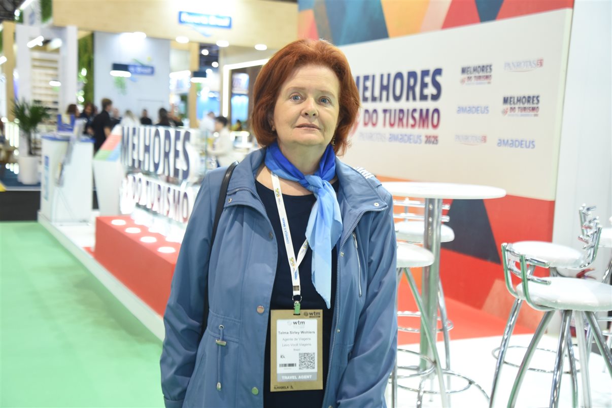 Artur Luiz Andrade, da PANROTAS, e Rosália Lucas, secretária de Turismo da Paraíba