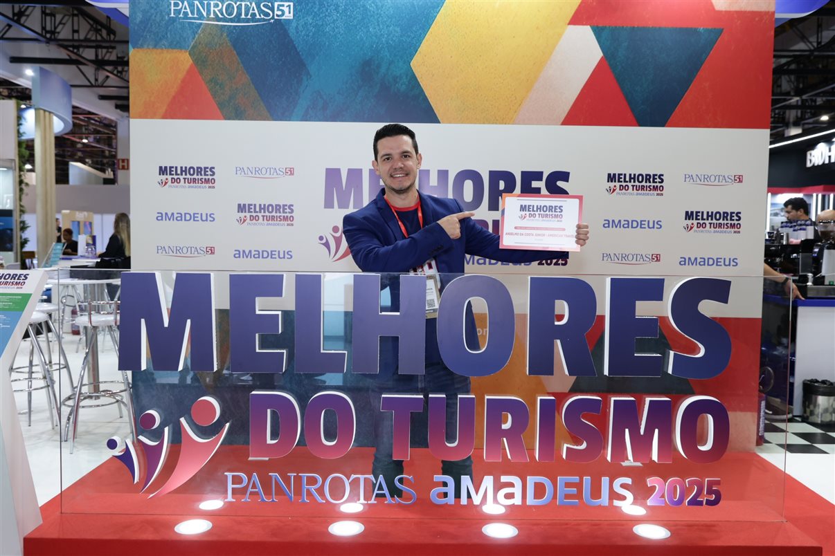 Marco Aurelio, Carla Rodrigues e Soely Oliveira recebem prêmio pela BCD Travel, eleita entre as melhores agências de viagens corporativas (TMCs)