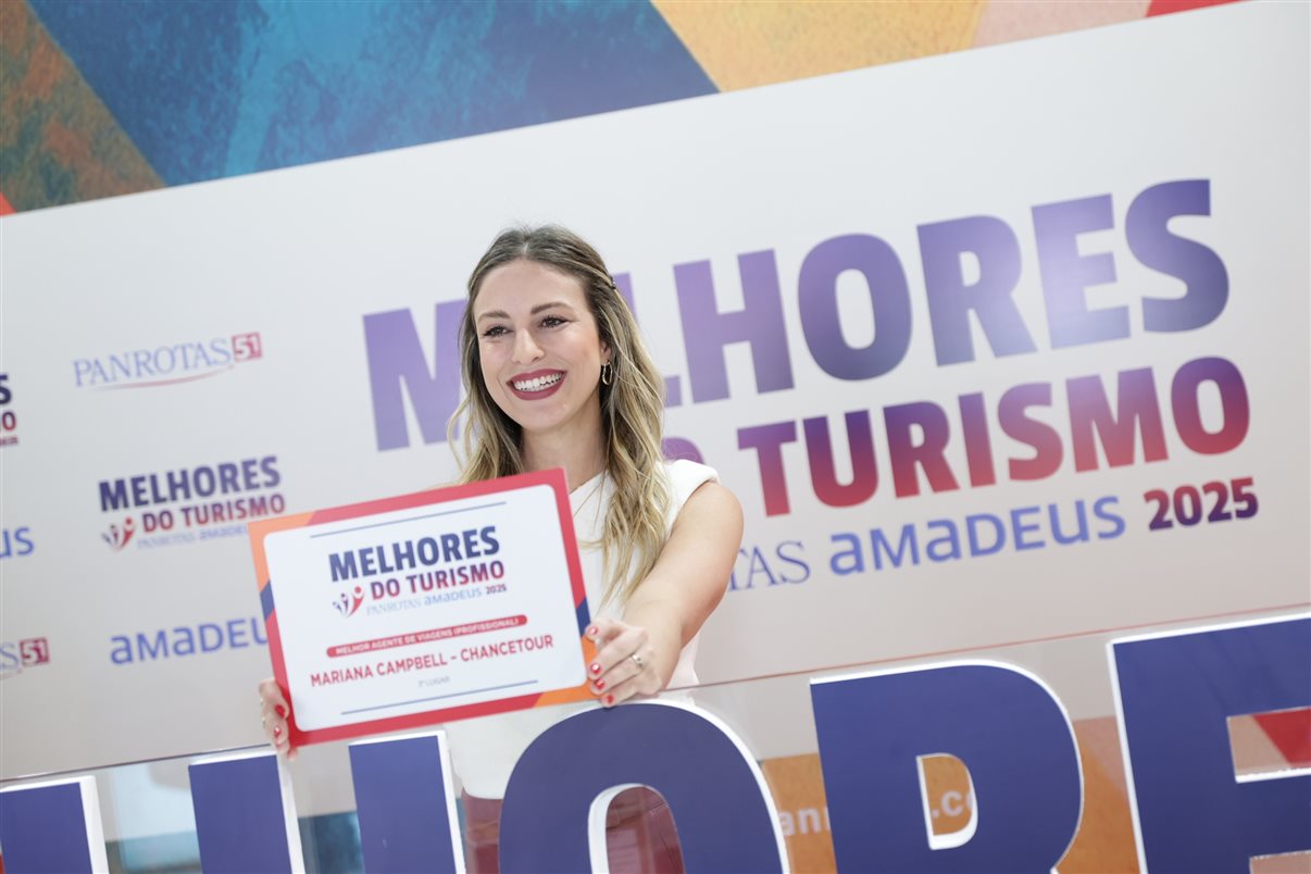 Marco Aurelio, Carla Rodrigues e Soely Oliveira recebem prêmio pela BCD Travel, eleita entre as melhores agências de viagens corporativas (TMCs)