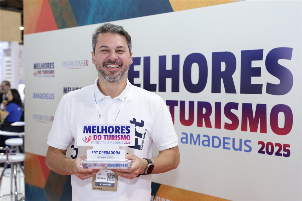 Marco Aurelio, Carla Rodrigues e Soely Oliveira recebem prêmio pela BCD Travel, eleita entre as melhores agências de viagens corporativas (TMCs)