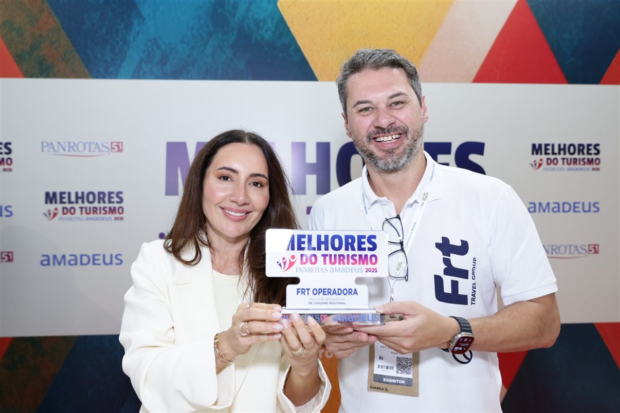 Marco Aurelio, Carla Rodrigues e Soely Oliveira recebem prêmio pela BCD Travel, eleita entre as melhores agências de viagens corporativas (TMCs)