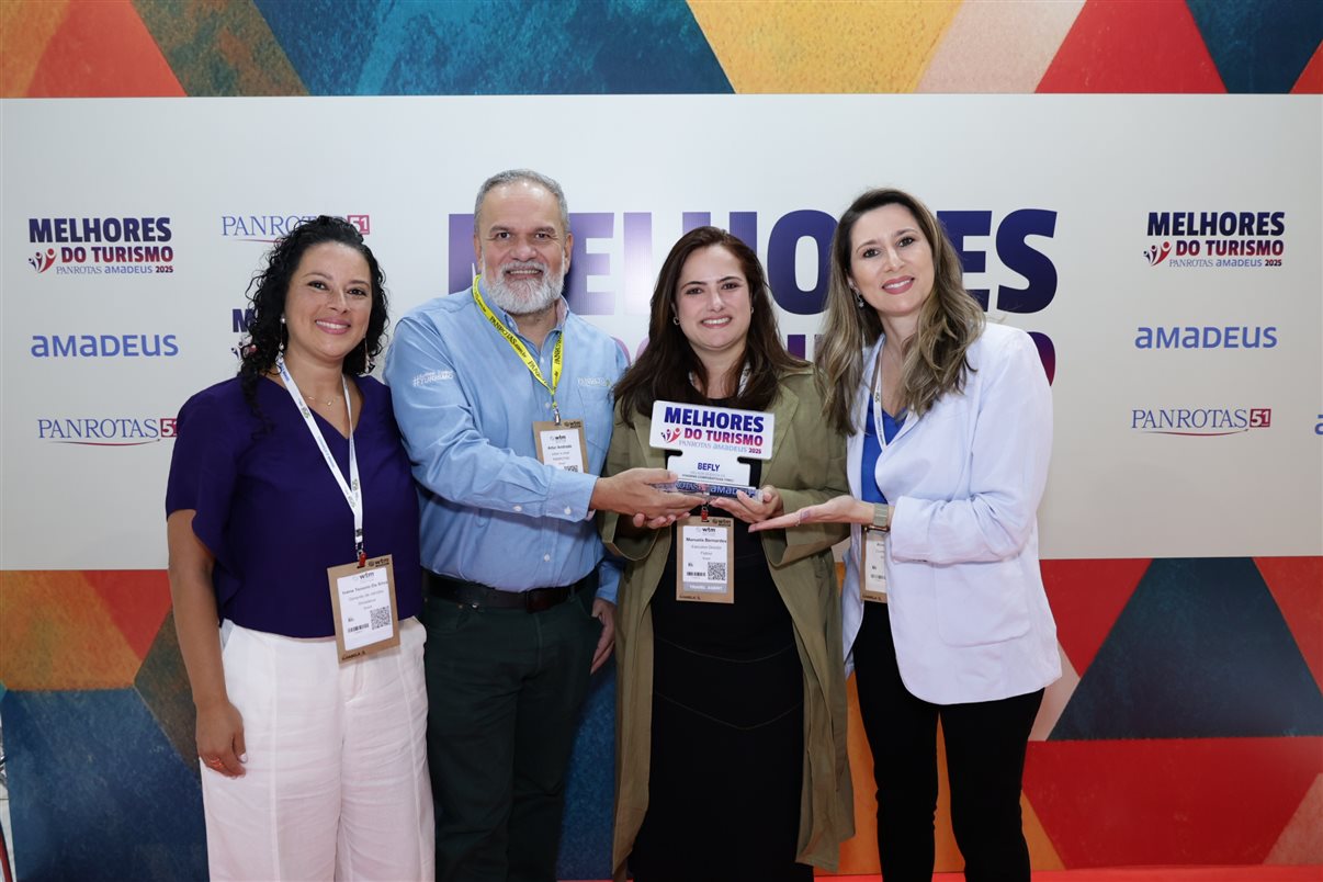 Marco Aurelio, Carla Rodrigues e Soely Oliveira recebem prêmio pela BCD Travel, eleita entre as melhores agências de viagens corporativas (TMCs)
