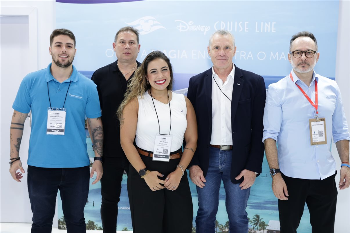 Gabriel Freitas, da Avis, Juan Taiano, da Terrawind, Laura Ventura, Edson Ventura e André Herculano, da Avis 