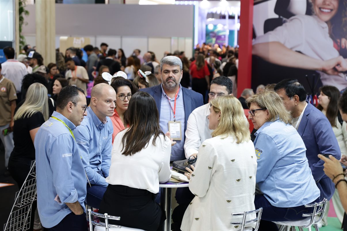 Gabriel Freitas, da Avis, Juan Taiano, da Terrawind, Laura Ventura, Edson Ventura e André Herculano, da Avis 