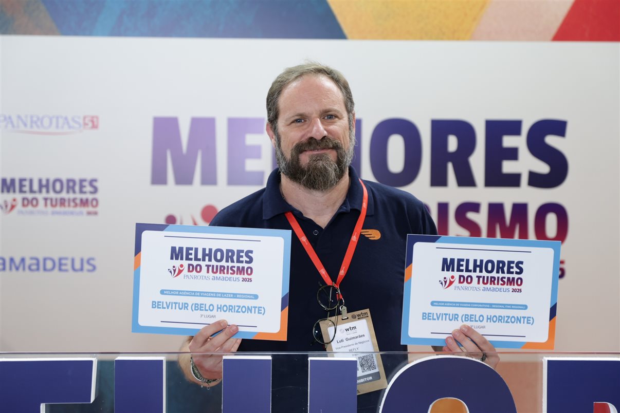 Marco Aurelio, Carla Rodrigues e Soely Oliveira recebem prêmio pela BCD Travel, eleita entre as melhores agências de viagens corporativas (TMCs)