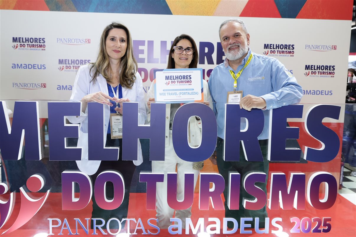 Marco Aurelio, Carla Rodrigues e Soely Oliveira recebem prêmio pela BCD Travel, eleita entre as melhores agências de viagens corporativas (TMCs)