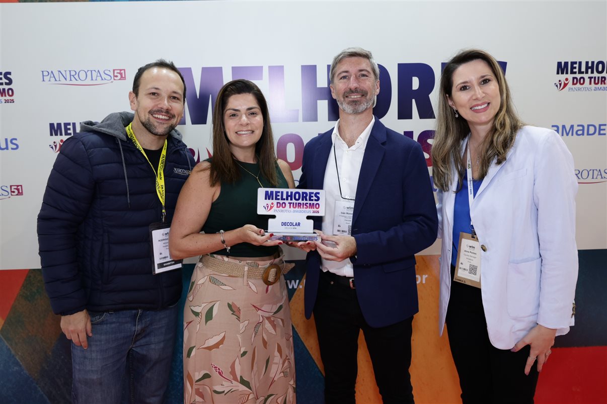 Marco Aurelio, Carla Rodrigues e Soely Oliveira recebem prêmio pela BCD Travel, eleita entre as melhores agências de viagens corporativas (TMCs)