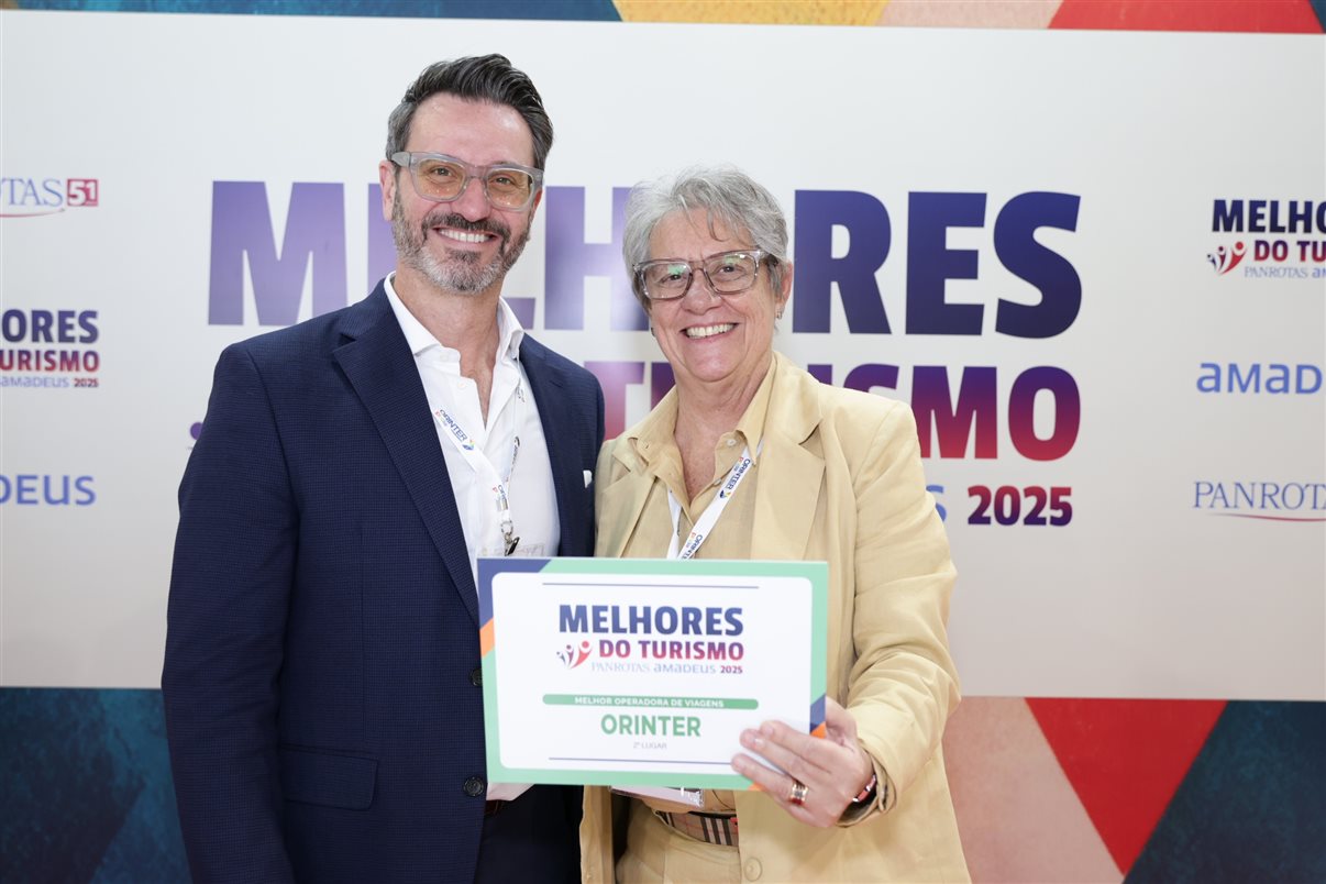 Marco Aurelio, Carla Rodrigues e Soely Oliveira recebem prêmio pela BCD Travel, eleita entre as melhores agências de viagens corporativas (TMCs)