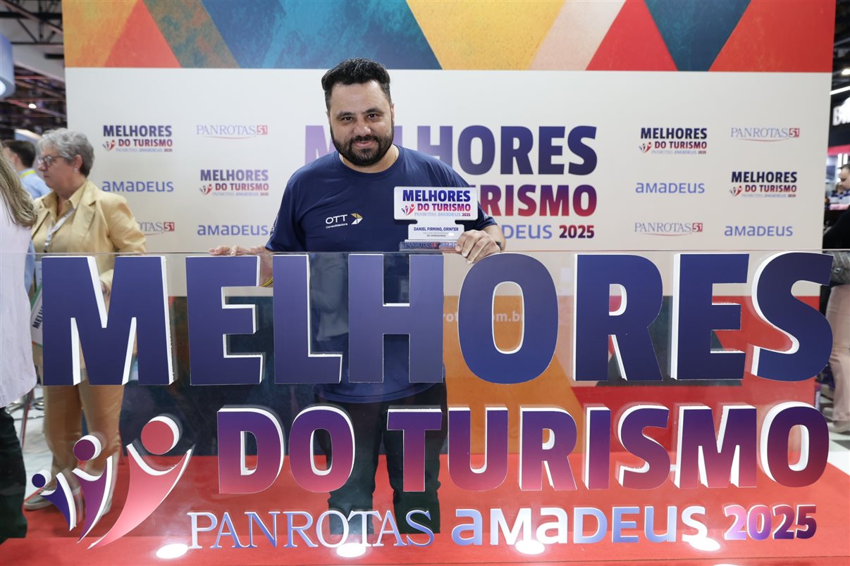 Marco Aurelio, Carla Rodrigues e Soely Oliveira recebem prêmio pela BCD Travel, eleita entre as melhores agências de viagens corporativas (TMCs)