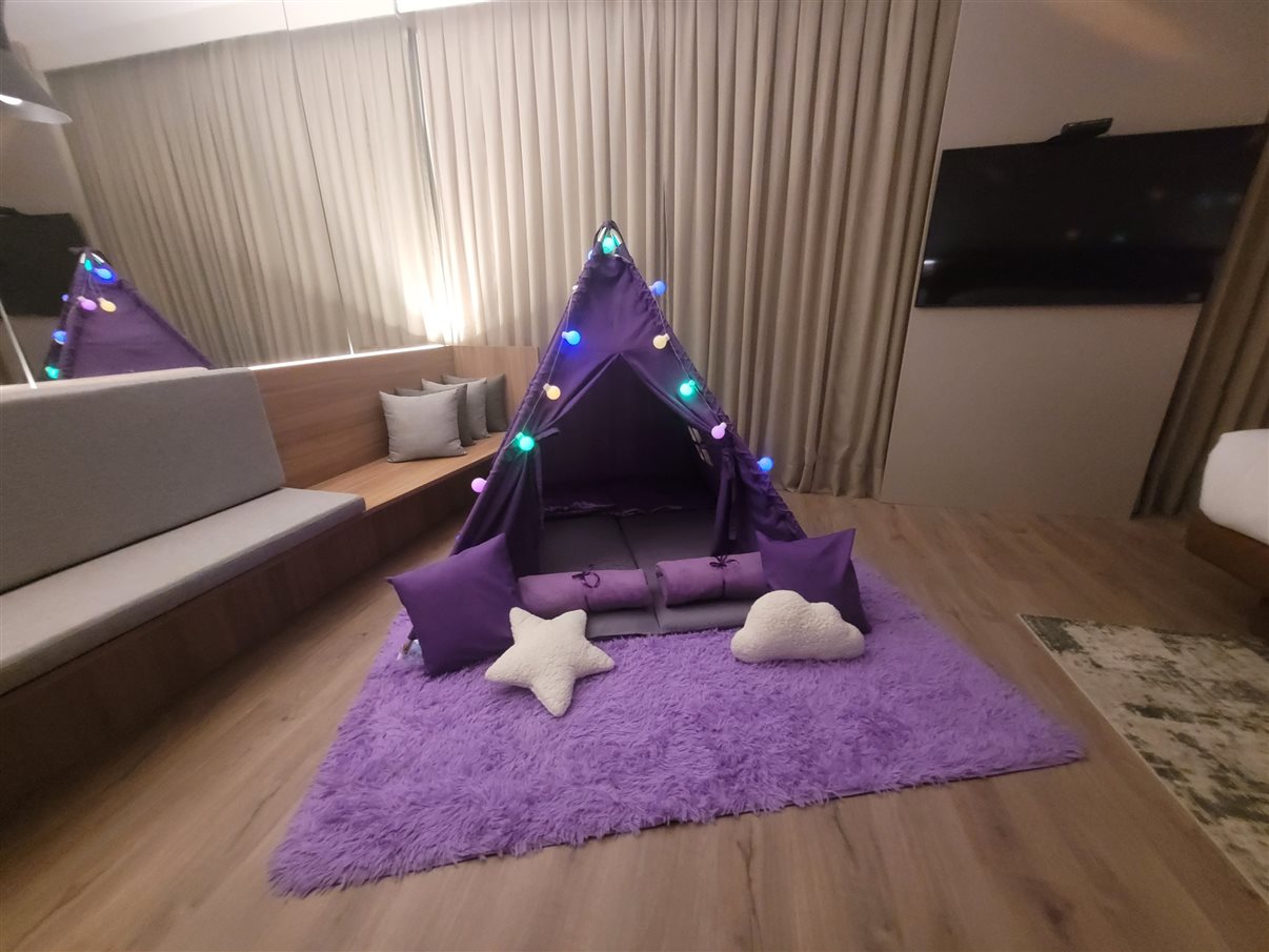 Projeto contemplou a renovação de mobiliários, substituição de carpetes por pisos frios e nova iluminação