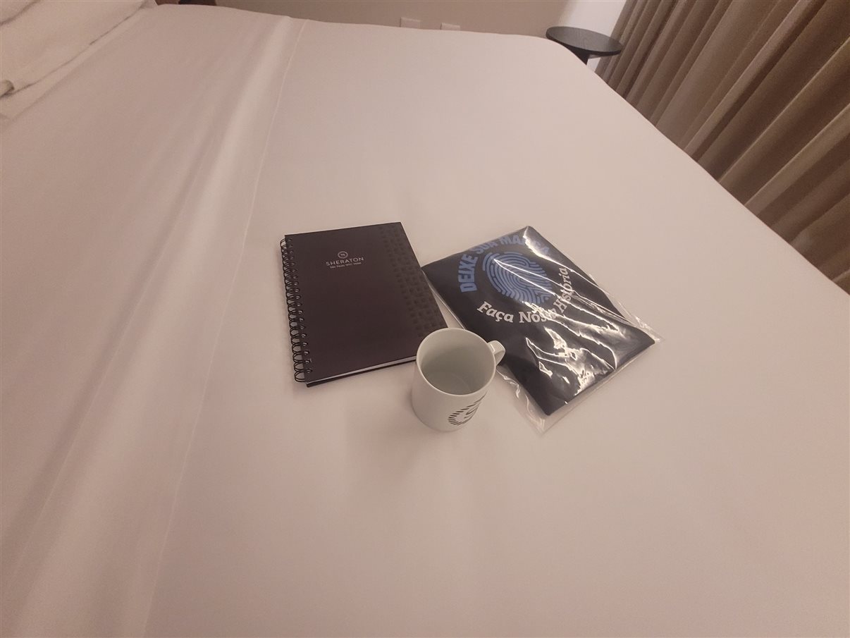 Projeto contemplou a renovação de mobiliários, substituição de carpetes por pisos frios e nova iluminação