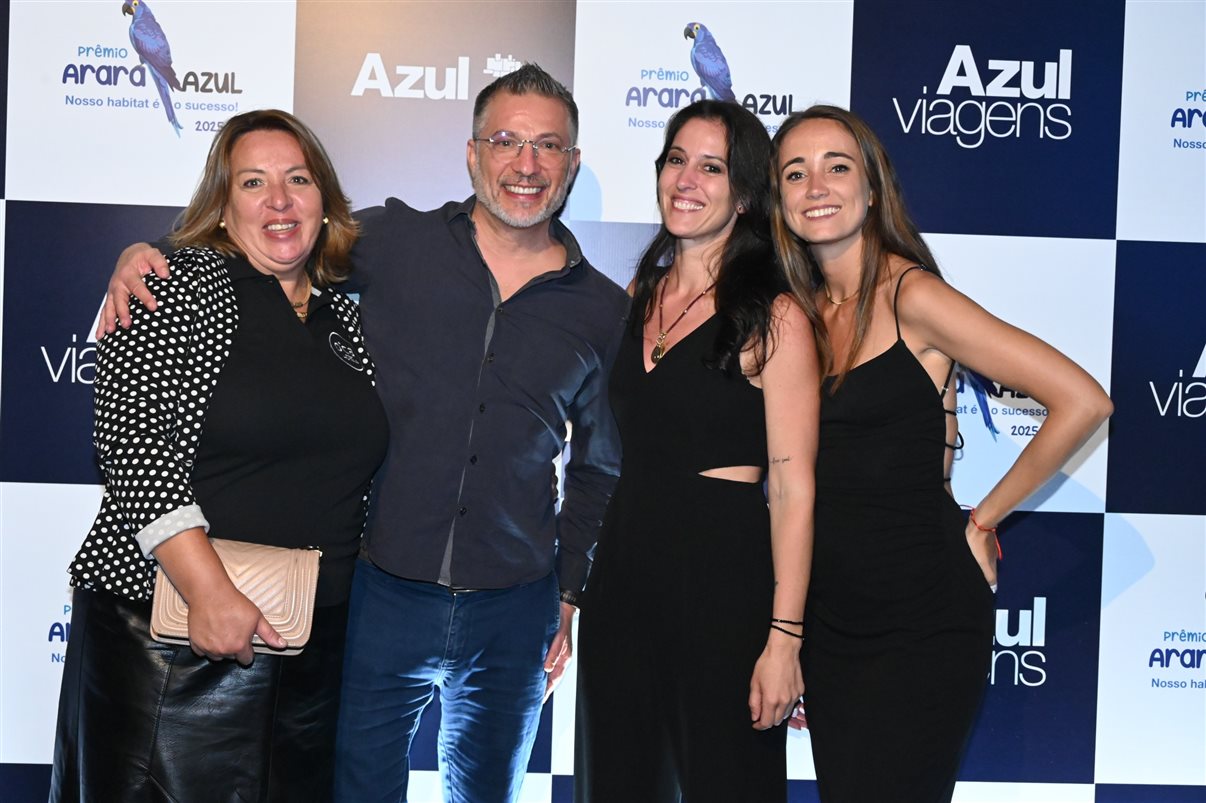 Erika Monti, da Azul Viagens Mooca, e Cristiani Piccin, da Amabiletur