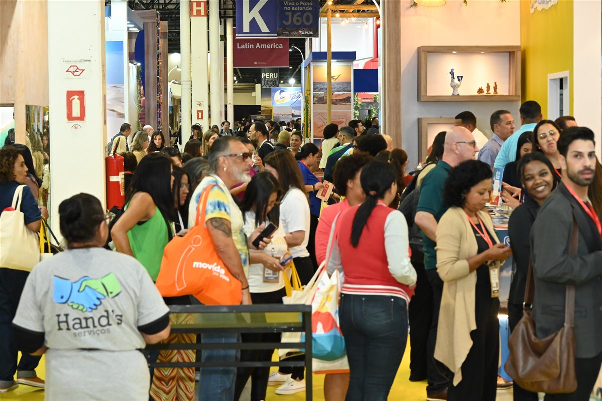 Marcela Cuesta, do Arakur Ushuaia, Guillermo Alcorta, da PANROTAS, Ana Medeiros, da Abav Nacional, e Maria Laura Pierini, do Visit Buenos Aires