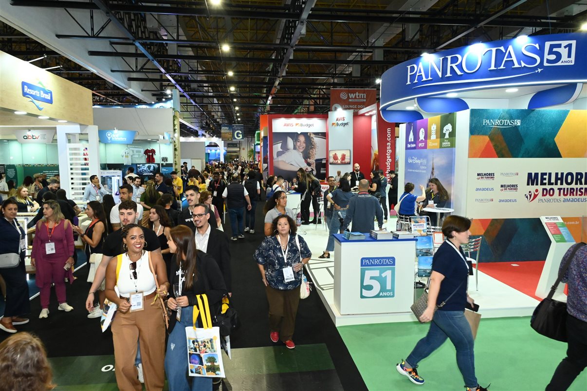 Marcela Cuesta, do Arakur Ushuaia, Guillermo Alcorta, da PANROTAS, Ana Medeiros, da Abav Nacional, e Maria Laura Pierini, do Visit Buenos Aires