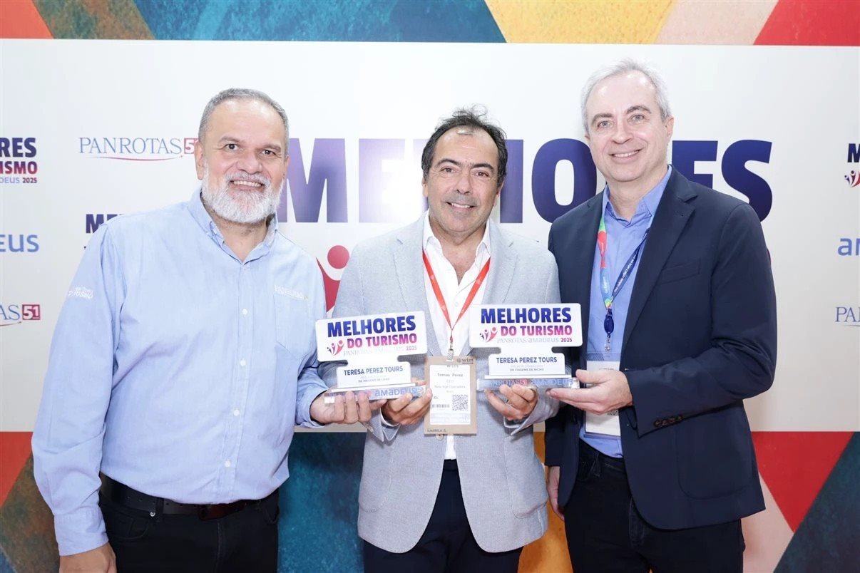 Artur Andrade, da PANROTAS, Tomas Perez, do TP Group, e Paulo Rezende, da Amadeus