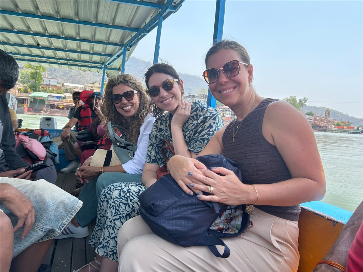 Tony Saad, da Ânima Viagens, se sentiu conectado com o Ganges e tirou alguns minutos para meditar e mergulhar no rio