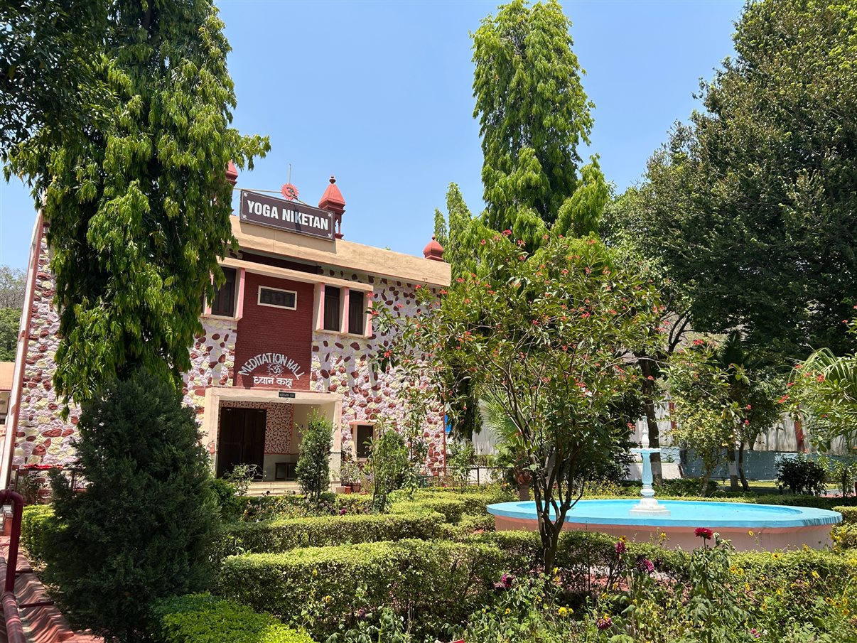 Espaço de meditação no Yoga Niketan