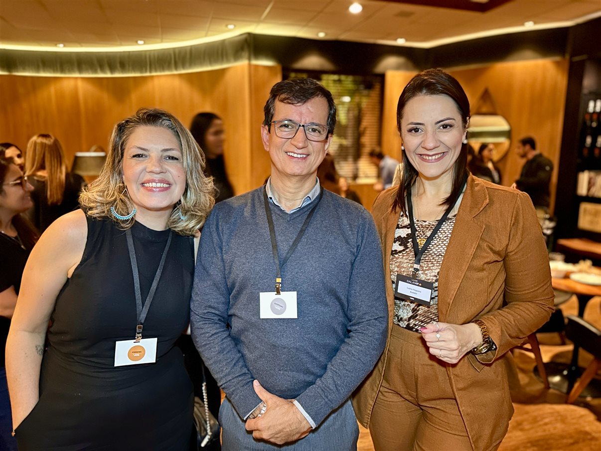 Tatiane Pavan, da VOLL, Josafá Pinheiro, da Lojas Torra, e Luana Nogueira, da Alagev