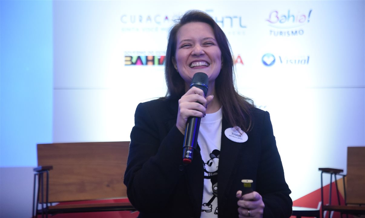 Thais Ramos, gerente de Treinamentos da Disney Destinations, prendeu atenção dos agentes de viagens no Next Londrina 2025