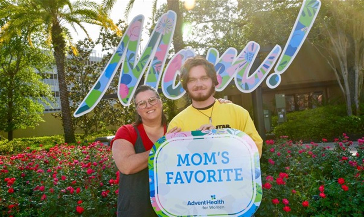 Fotógrafos do Disney PhotoPass oferecem oportunidades com adereços temáticos de Dia das Mães