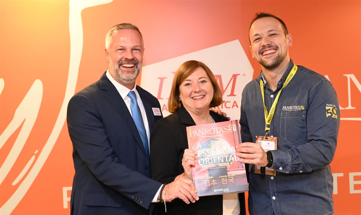 Simon Mayle e Alison Gilmore, da ILTM, com Rodrigo Vieira, da PANROTAS