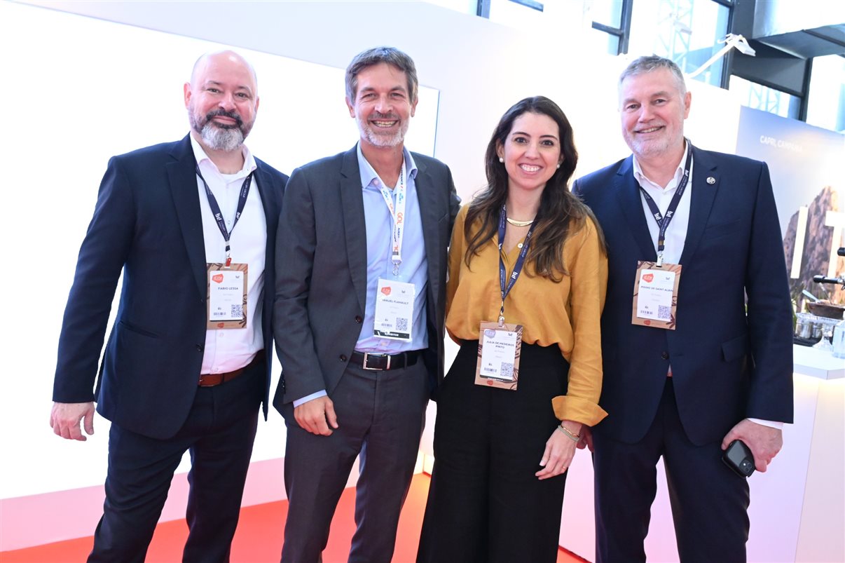 Fabio Lessa, Manuel Flahault, Julia de Medeiros Pinto e Pierre de Saint Albin, da Air France, na estreia da companhia aérea na ILTM Latin America