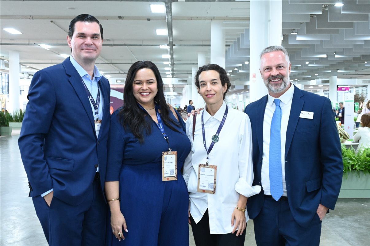Maurice Padovani e Thais Martins, da Primetour, Gabriela Figueiredo, da Matueté, e Simon Mayle, da ILTM