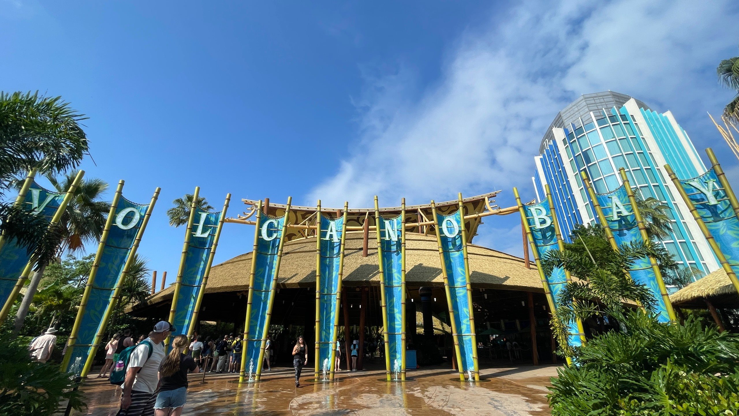 Entrada do parque aquático Volcano Bay