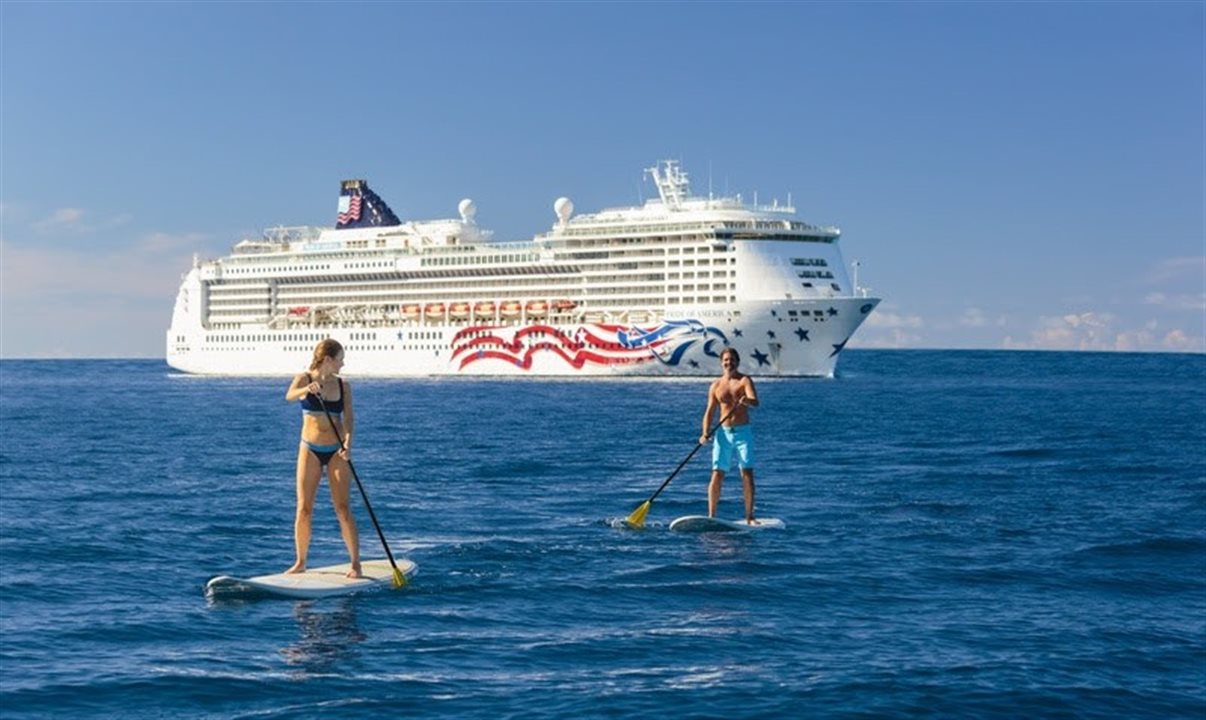 Stand up paddle no Pride of America