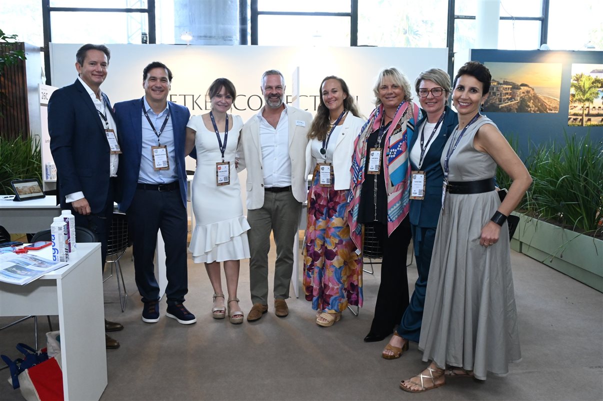 Frédéric Vidal, do Rosewood, Ernesto Draque, da Oetker Collection, Adelaida Borg, do Le Bristol Paris, Simon Mayle, da ILTM, Camille Francoual, do Eden Rock, Anne Dentel, do Eden Rock, Olivia Paré, do L'Apogée Courchevel, e Giusy Guarracino, do Hotel La Palma
