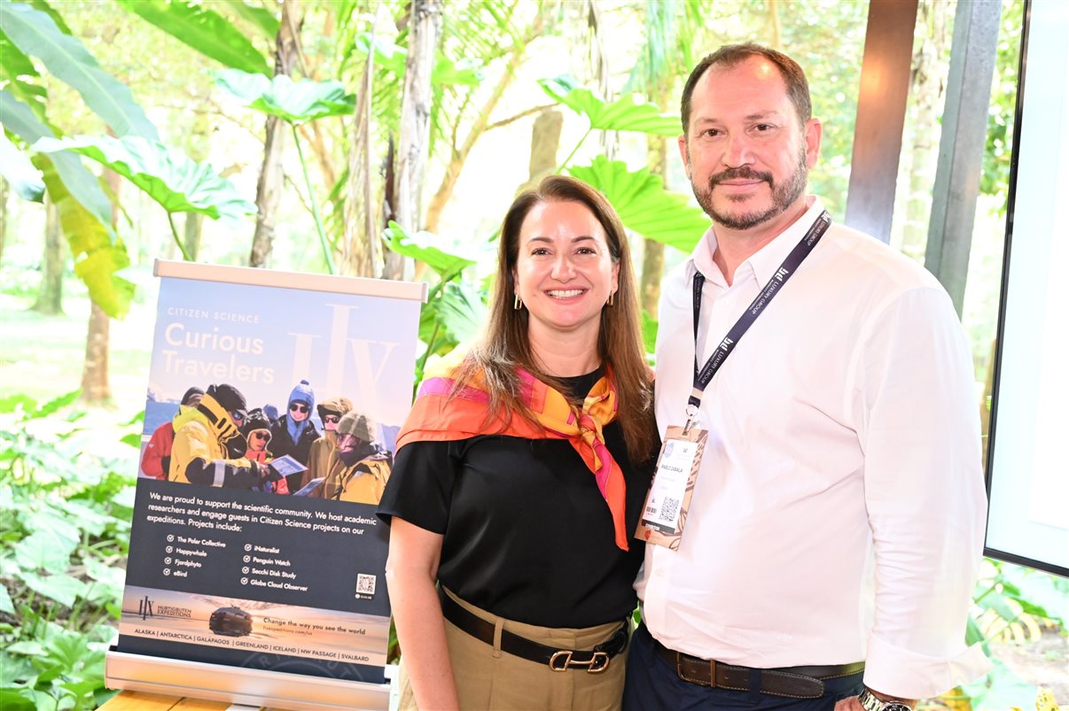 Ana Karla Duarte, da HX Expeditions, e Pablo Zabala, da Discover Cruises