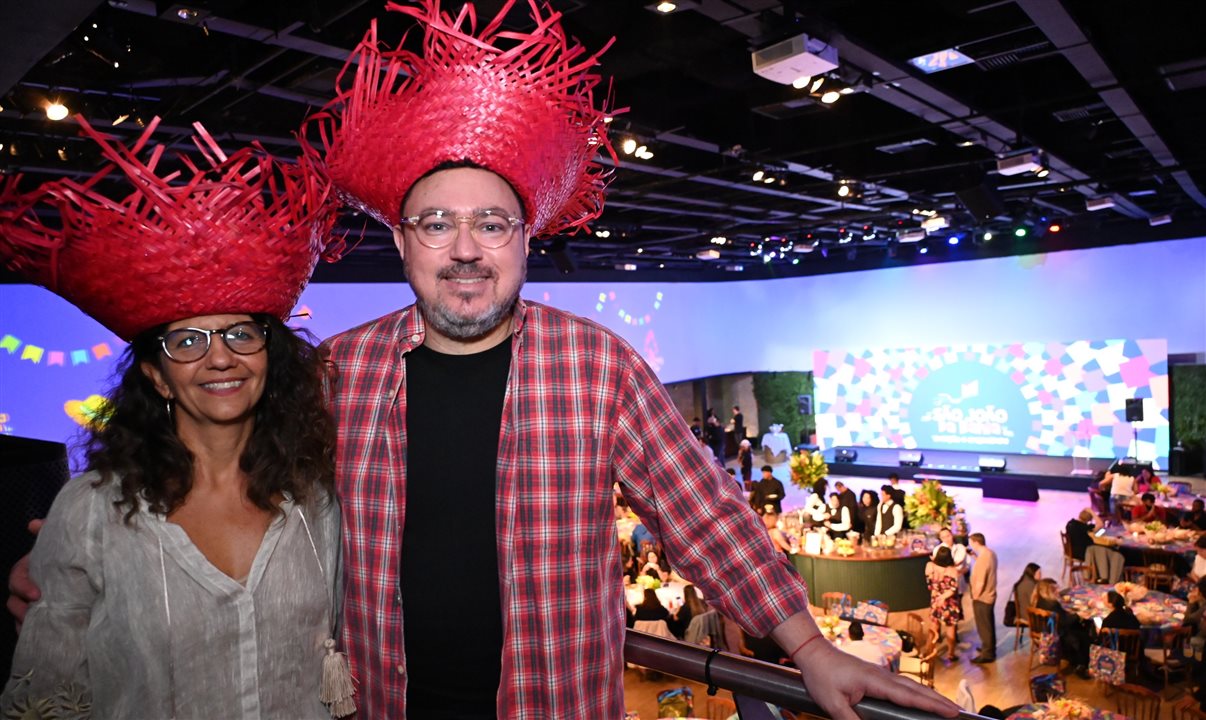 Tatiana Harfush e Pedro Gramacho, ambos da Secretaria de Turismo da Bahia